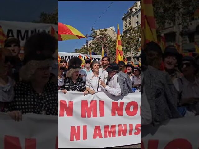 Manifestación de sociedad civil en protesta durante juramentación presidencial exigiendo fin a la impunidad