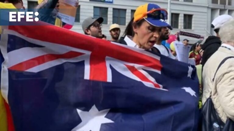 Protesta de ciudadanos venezolanos en Australia por irregularidades en proceso electoral en su país